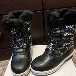 Dream pairs Snow Boots, Size 3