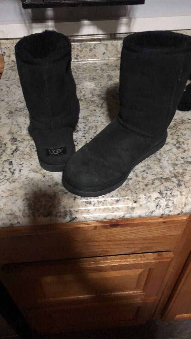 Ugg’s Size 7 w