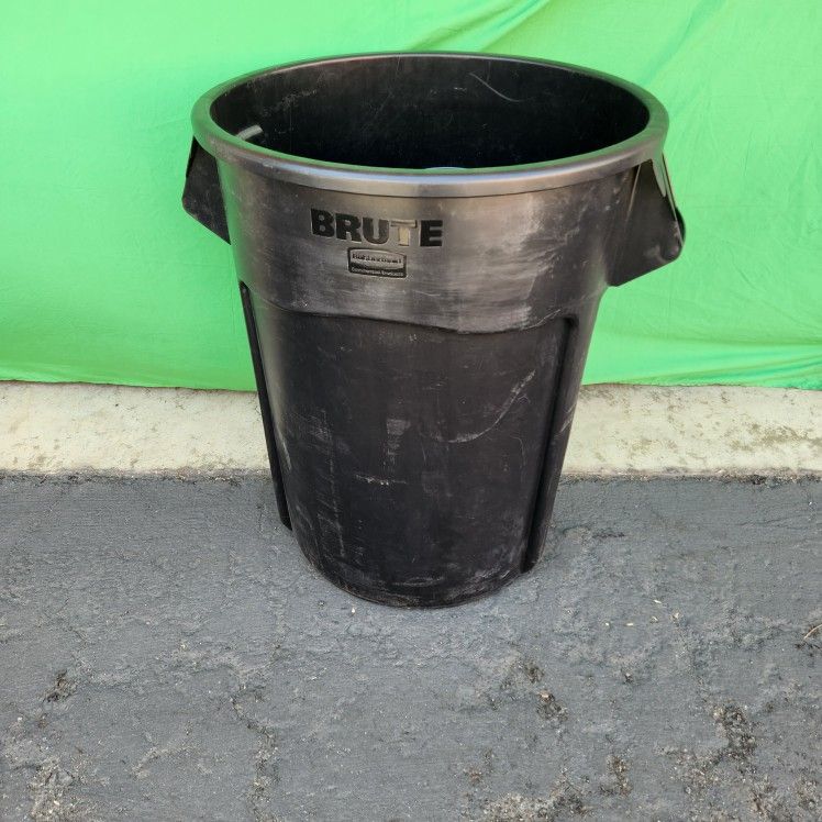 Rubbermaid 55 Gal. Trash Can