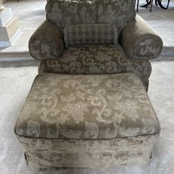 Oversized Chair With Ottoman 