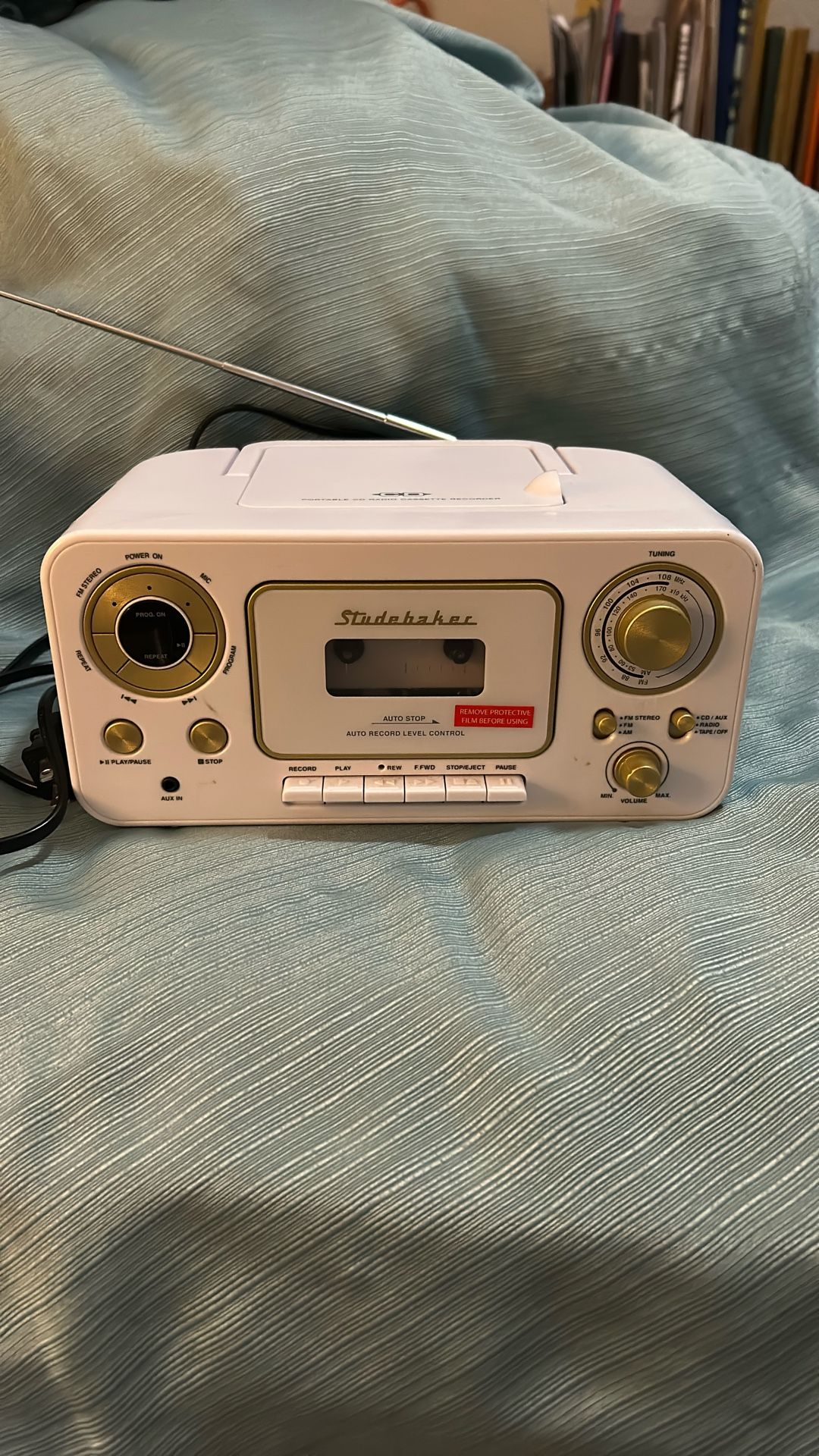 Studebaker Portable Stereo CD player w/ AM/FM Radio and Cassette Player/recorder