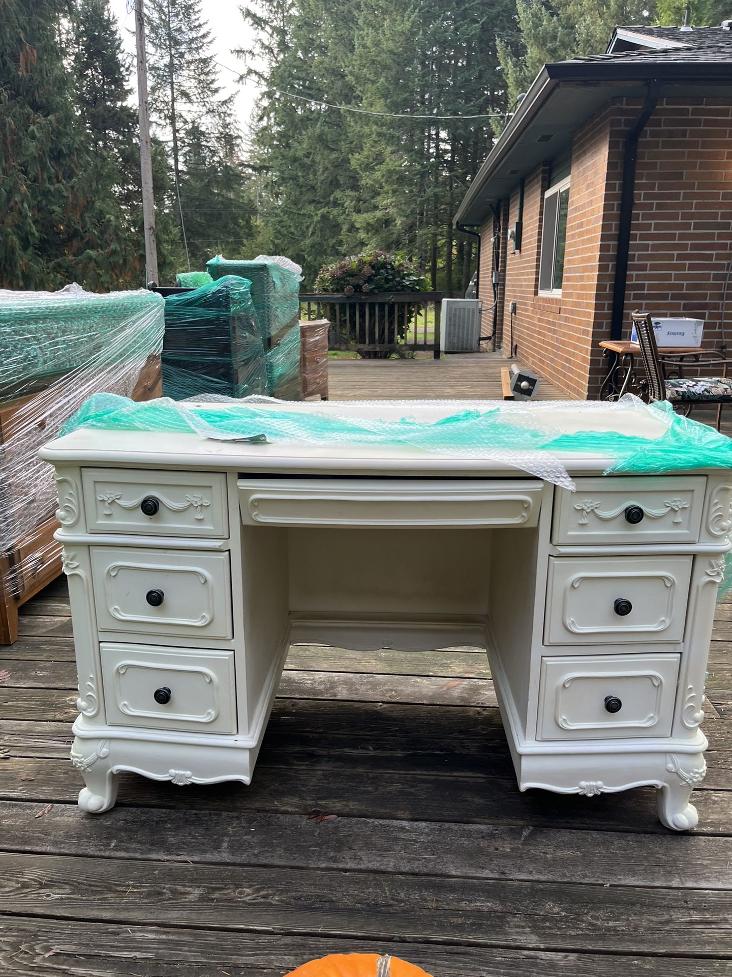 Nice Vanity With Princess Mirror Real Wood