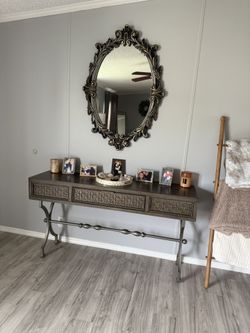 Entry Table And Mirror 
