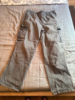 Men's Cargo Pants dark grey pants. Size Large (36-38)