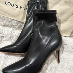 New black boots size 8