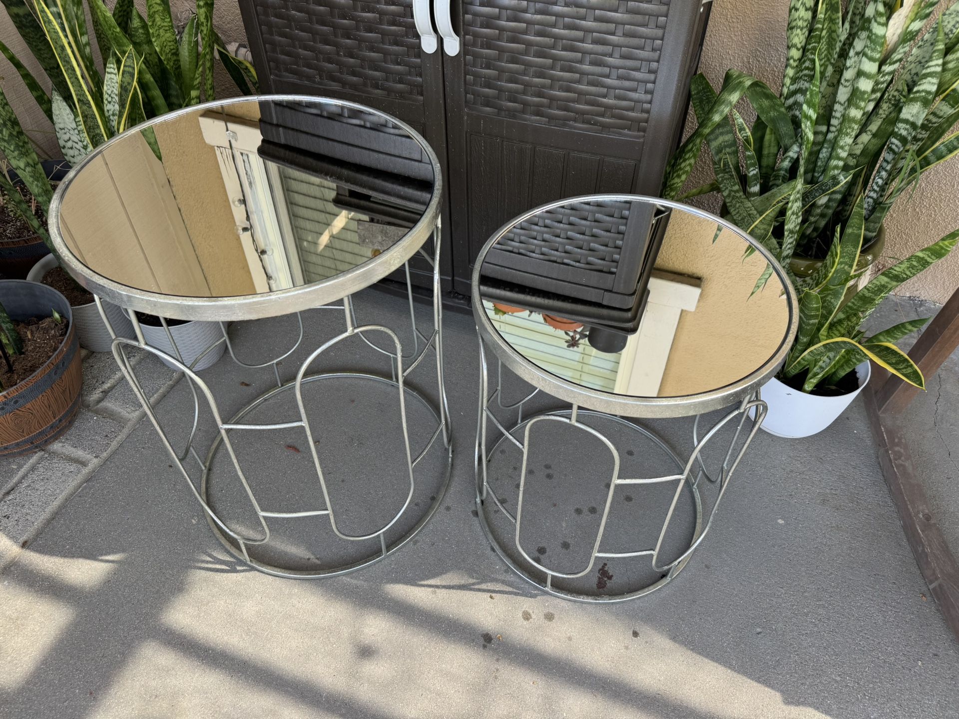 2 ROUND ACCENT TABLES FOR IN/OUT DOORS