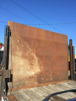 Rail liftgate