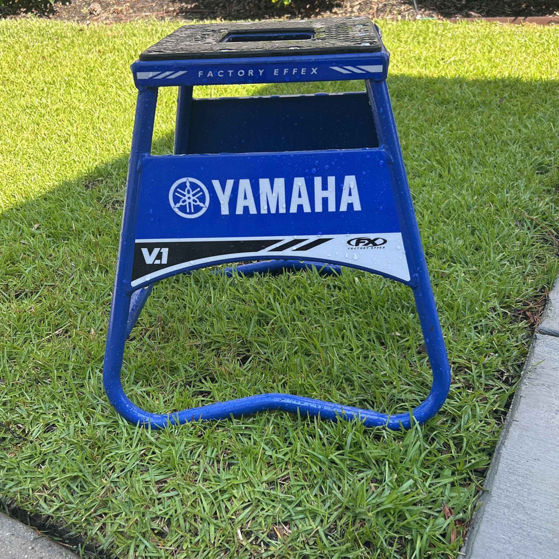 Yamaha V1 Stand 