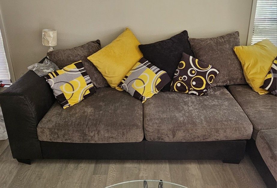 2 PC SECTIONAL, CHAIR & TABLE (EVERYTHING MUST GO)