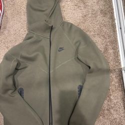 Green Nike tech jacket M