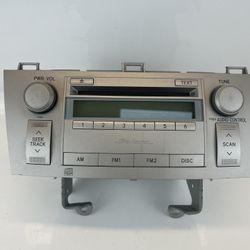 04 05 06 Toyota Solara AM FM CD radio receiver OEM 86120-AA140
