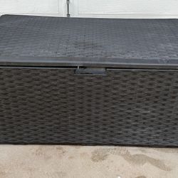 Suncast 134 Gallon Extra Large All-Weather Wicker Pattern Deck Box with Lockable Lid for Garden, Garage, Patio, or Outdoor Use, Java