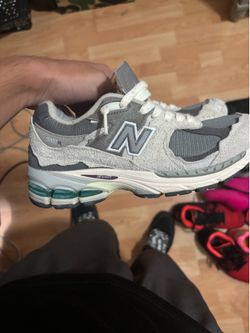 New balance 2002r size 5 men’s/6.5 women’s