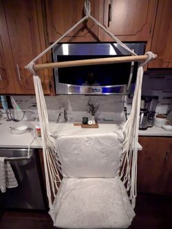 Hanging Chair, Used This Summer Only
Hardwood hanging rod.
We Hung it from our tree and used it this summer. Everything's in good shape, besides the c