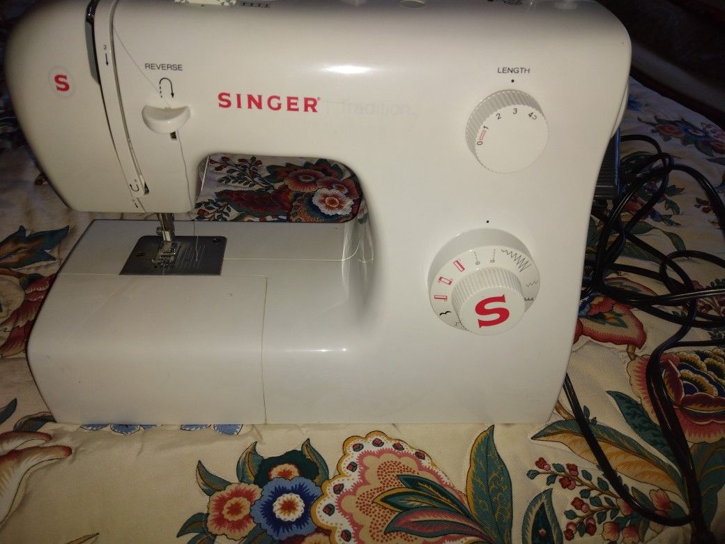 Singer Model 2250 Traditional Sewing Machine