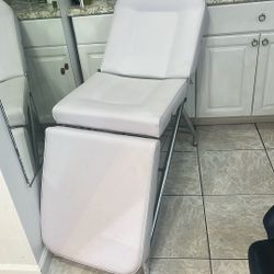 Facial Chair-pulled straight up and lays down