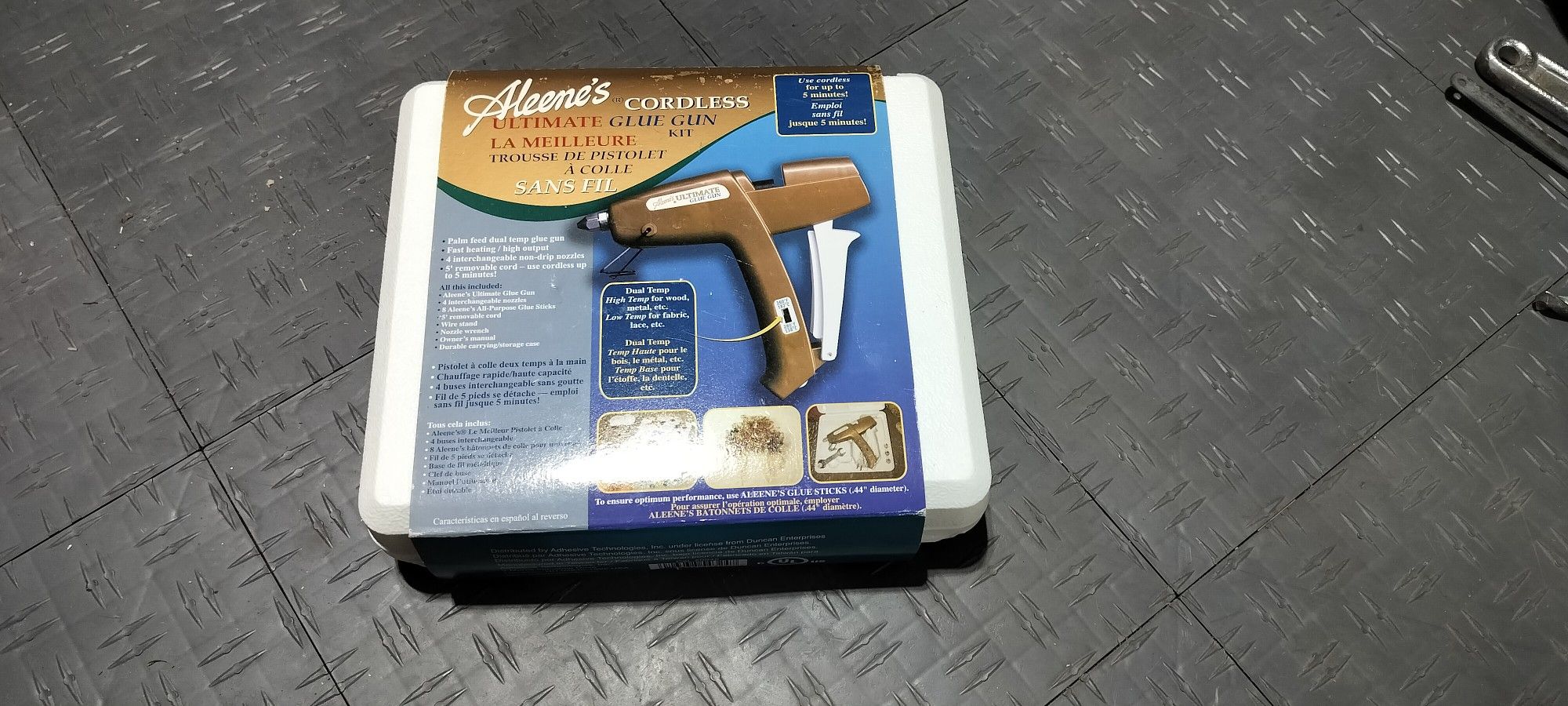 Aleene's Cordless Ultimate glue gun