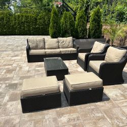 6-Piece Outdoor Furniture Set With Table And Sumbrella Cushions