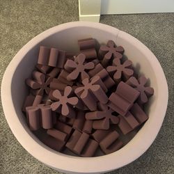 Daisy foam ballpit