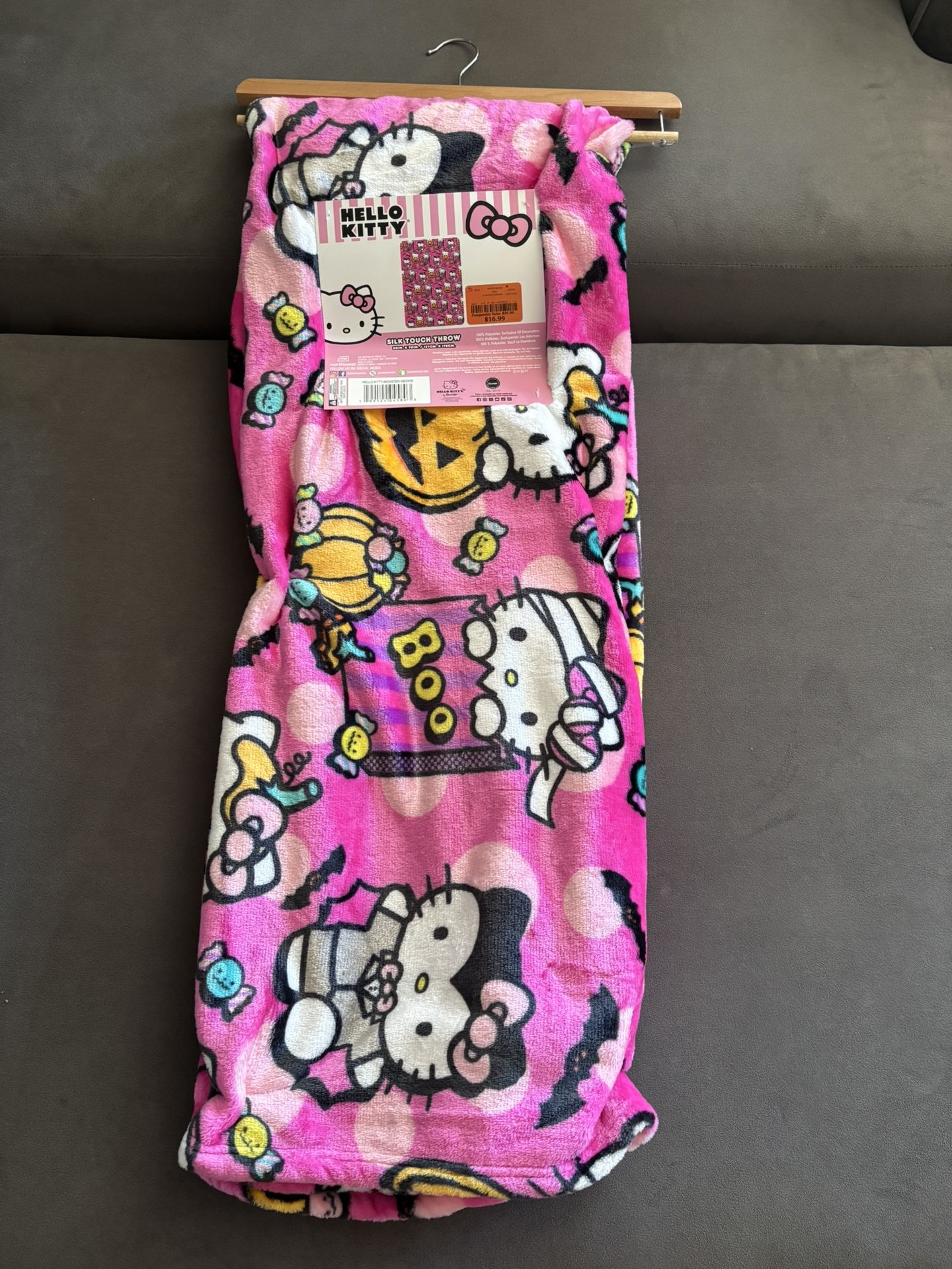 Hello Kitty Halloween Blanket