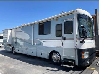 2000 Fleetwood Discovery 38 Foot