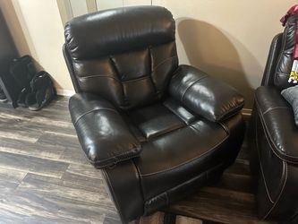 Entire living room +75 inch TV and California king bed!!!!OBO