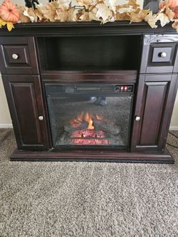 FIREPLACE ITS ELECTRIC!! 