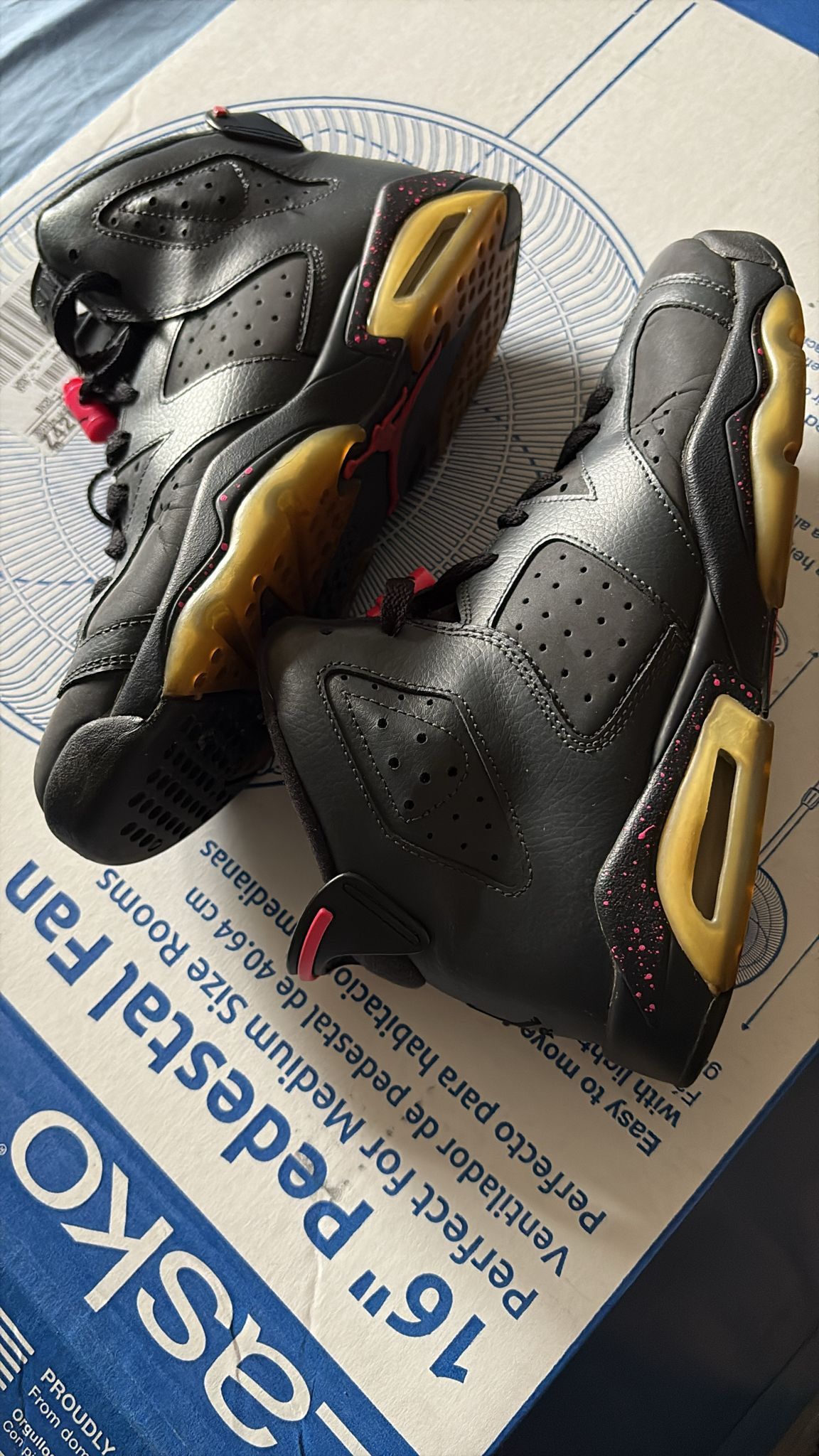 Nike Air Jordan 6 Retro GS : Size 7.5