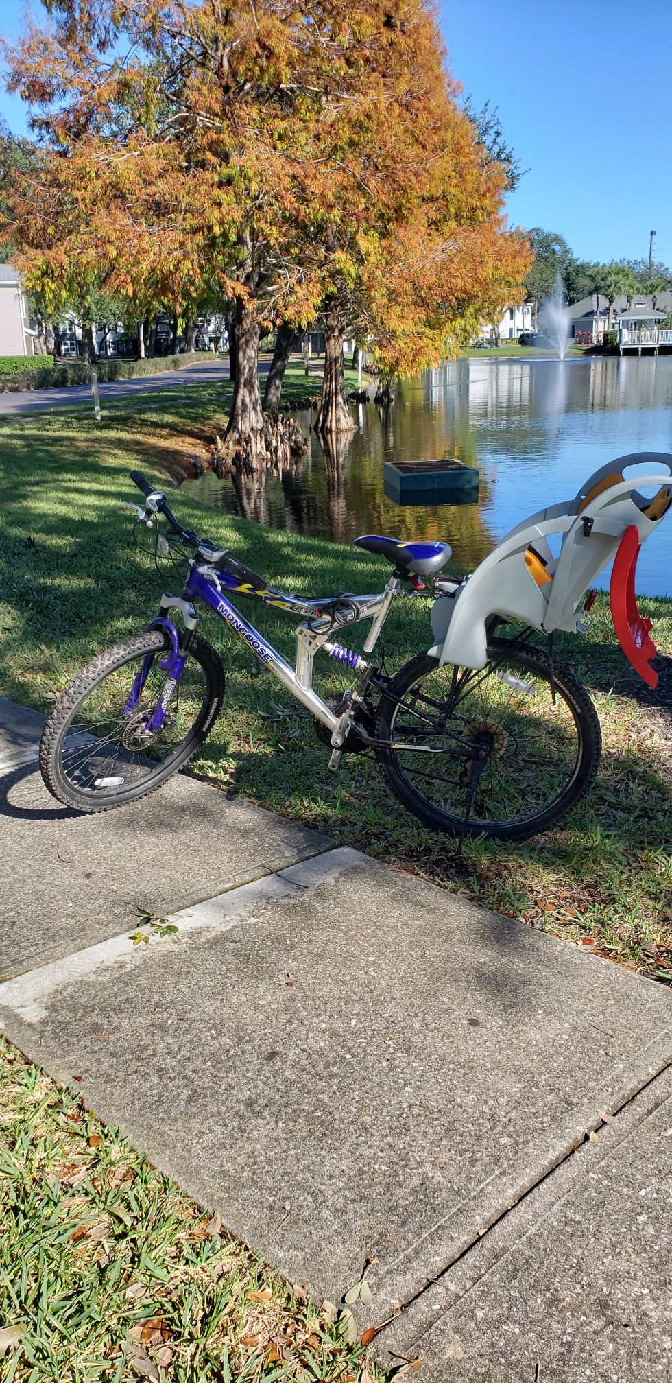 Mountain bicicle whit baby seat