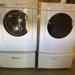 Front load wash and dryer excellent condition