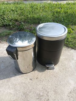!! 2 indoor Trash Cans