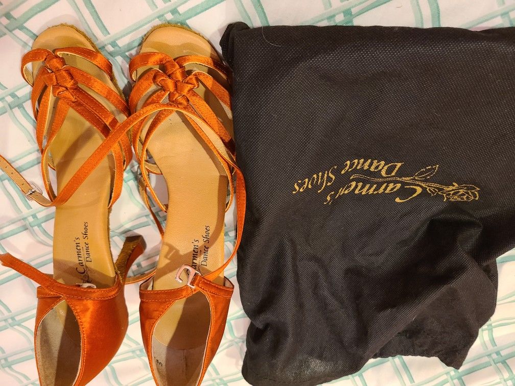 Dance Shoes Size 8 - Carmen's