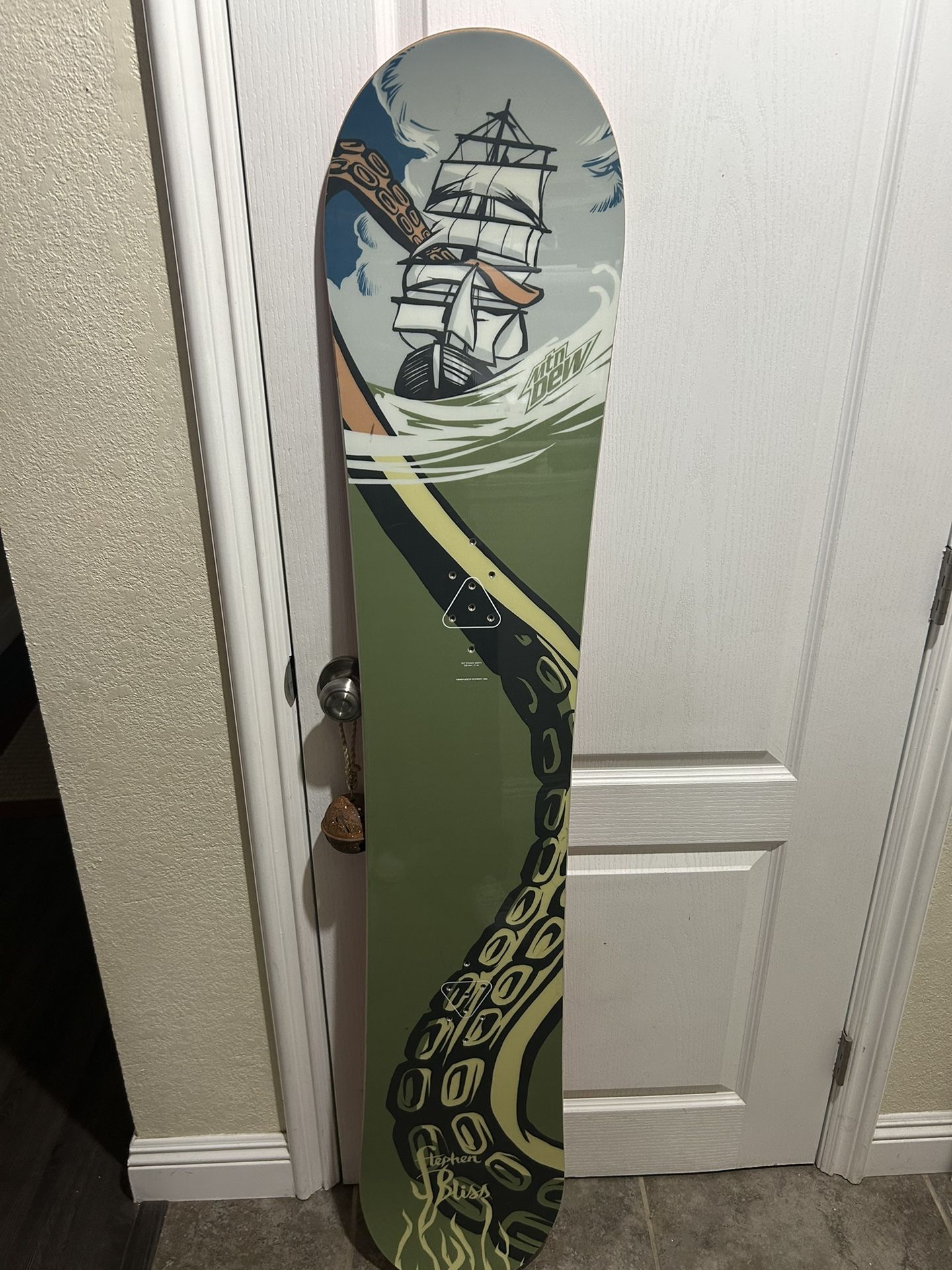 burton kraken snowboard Rewind 2025 Snappy Pop 45° Carbon Highlights from tip to tail deliver snappy pop without the stiff side effects Burton Unisex Good Company Camber