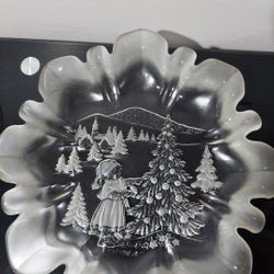 MIKASA  CRYSTAL BOWL "CHRISTMAS STORY"