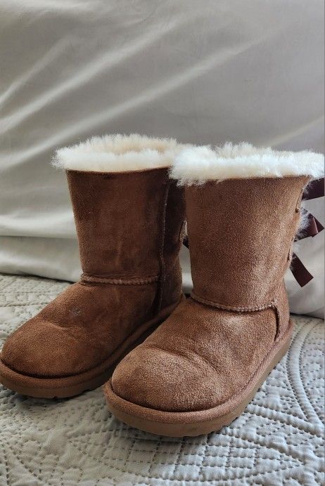 Short Metro Bow Ugg Boots - Chestnut Size 13 kids