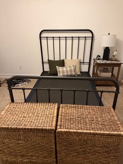 Full size metal bed