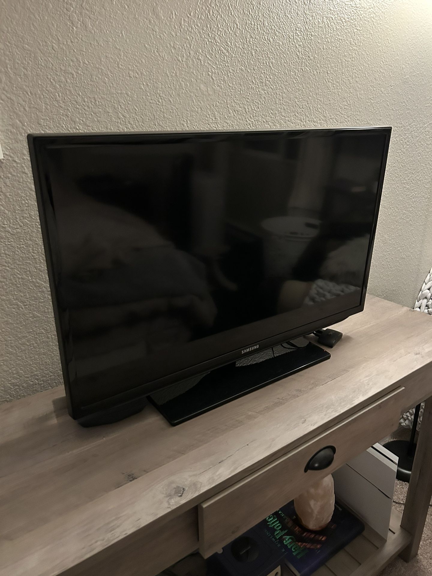Samsung TV 33”