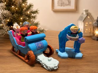 Little People Disney Frozen Kristoff's Sleigh and Elsa's Ice Palace Playset