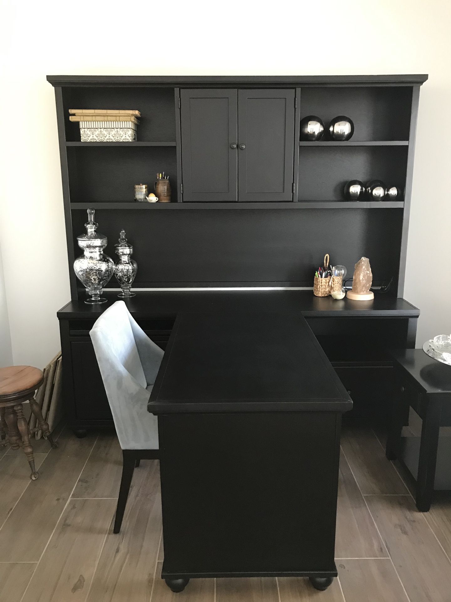 Fabulous writing and computer desk!