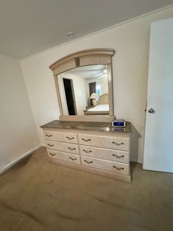 Bedroom Set 6-Drawer Dresser with Mirror
