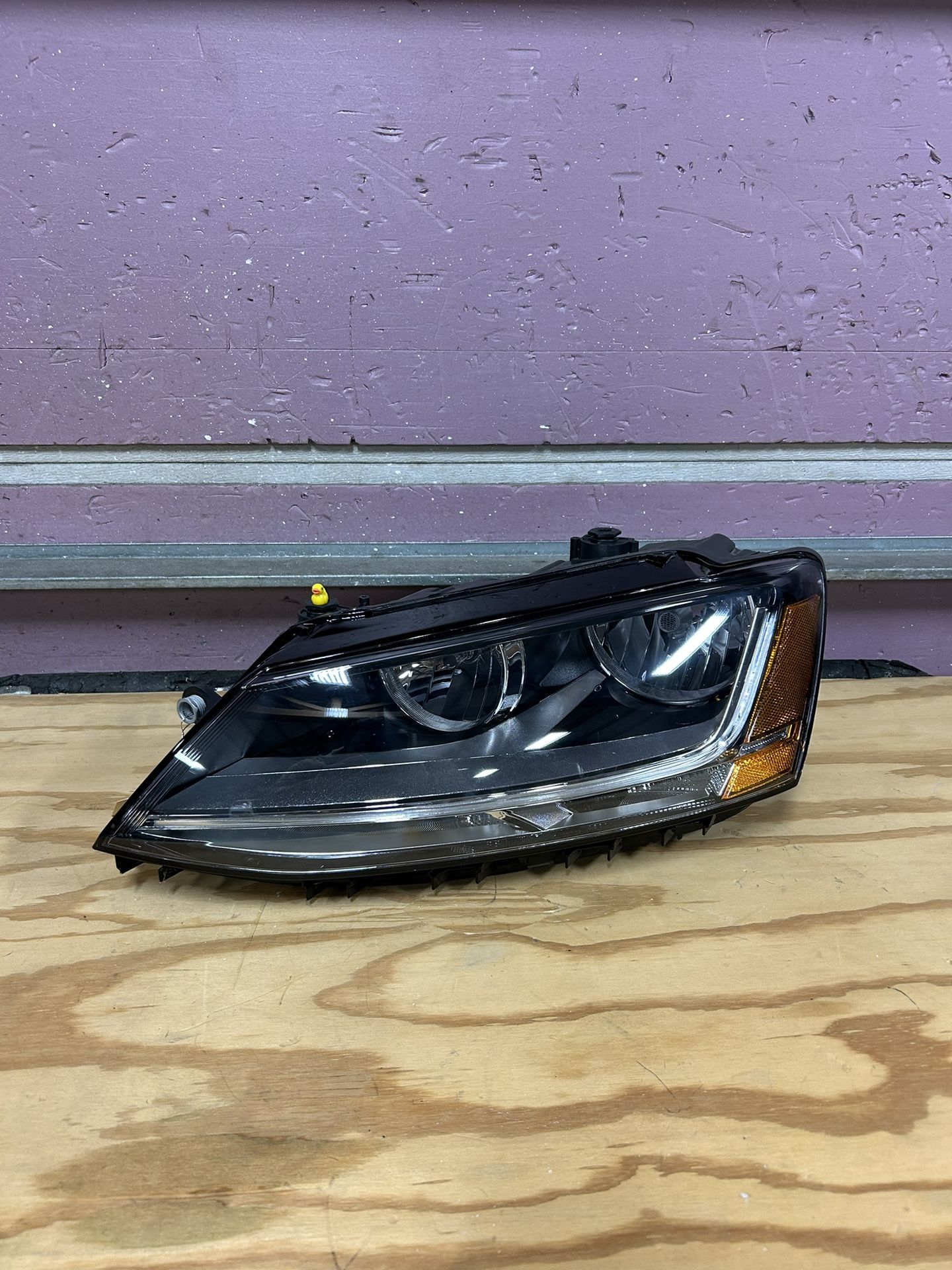 2017-2018 VW JETTA LEFT SIDE HALOGEN HEADLIGHT