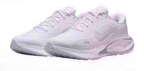 Nike White Low-Top Running Sneakers 9.5