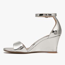 NWOT - NIB Naturalizer Vera-Wedge Ankle Strap Wedges in silver metallic leather size 6.5m