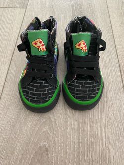 Teenage Mutant Ninja’s Turtle Sneakers Boys size 6.