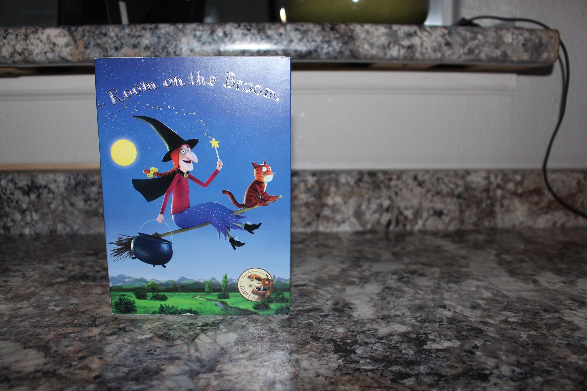Room on the Broom (DVD, 2013) Gillian Anderson, Julia Donaldson Slipcover SEALED
