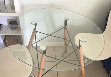 Round dining table 150 OBO