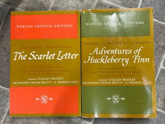 2 Vtg Books Scarlet letter & Adventures Of Huckleberry Finn (Norton Critical Edition)