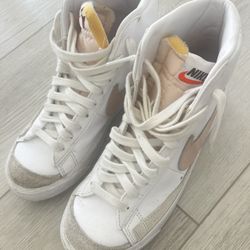 Nike Women’s Tennis Shoes 