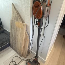Shark Rocket Vacuum With Pieces 