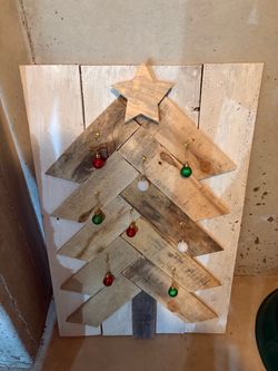 Handmade Pallet Wood Christmas Tree Wall Decor